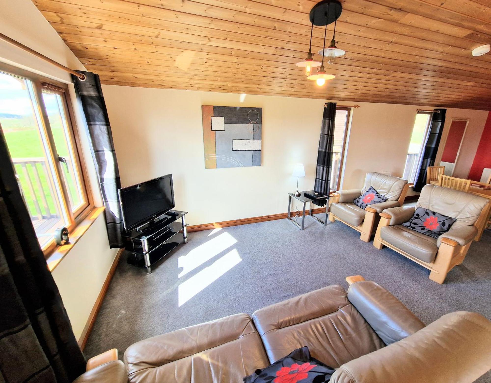 Villa Lomond 4 With Private Hot Tub - Fife - Loch Leven - Lomond Hills Kelty Exterior foto